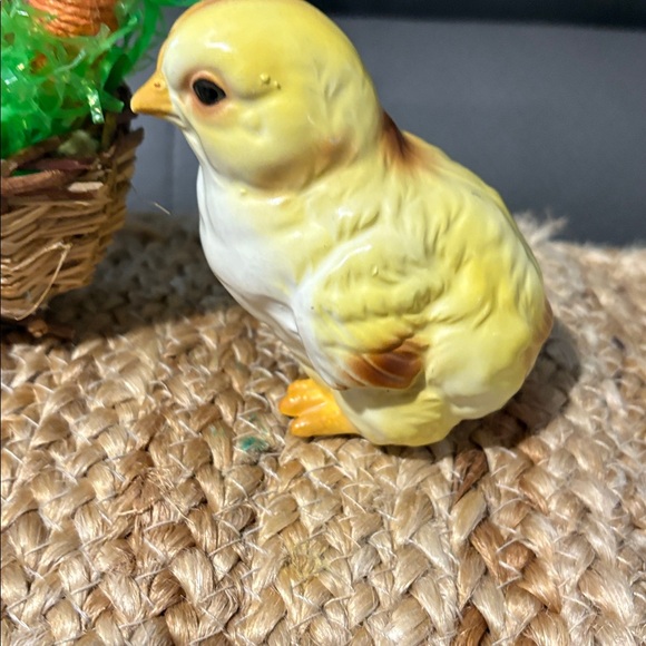 Vintage 1950Lefton PorcelainYellow Easter Chick and basket filled with carrots. - Picture 2 of 4